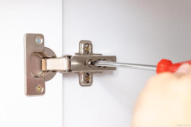 What is a Wardrobe Hinge?