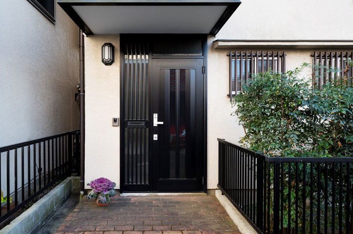Black Door Hinges: Style, Durability & Industrial Use